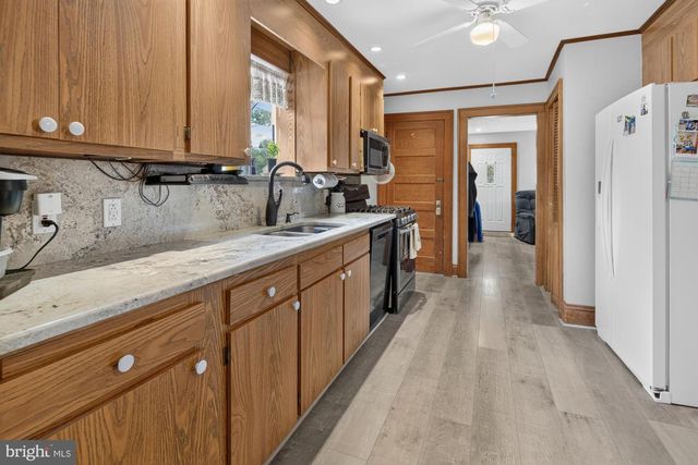 8 PENNROAD AVE, Ewing, NJ 08638
