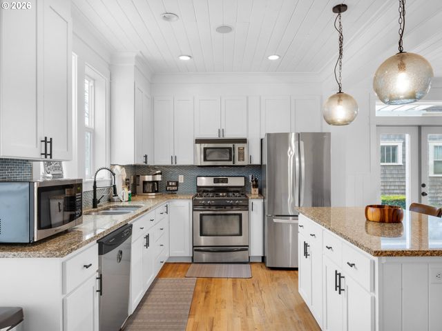 2746 Sw BARNACLE Ave, Lincoln City, OR 97367