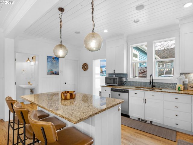 2746 Sw BARNACLE Ave, Lincoln City, OR 97367