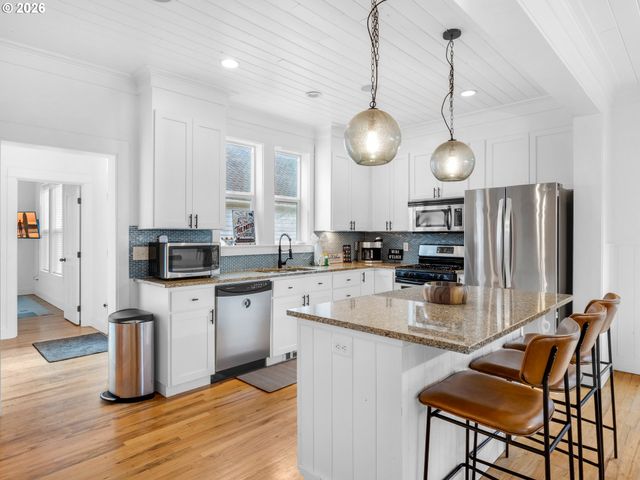 2746 Sw BARNACLE Ave, Lincoln City, OR 97367