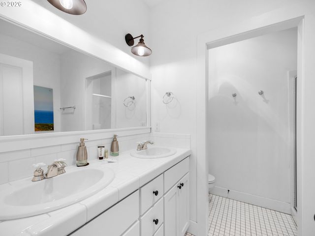 2746 Sw BARNACLE Ave, Lincoln City, OR 97367