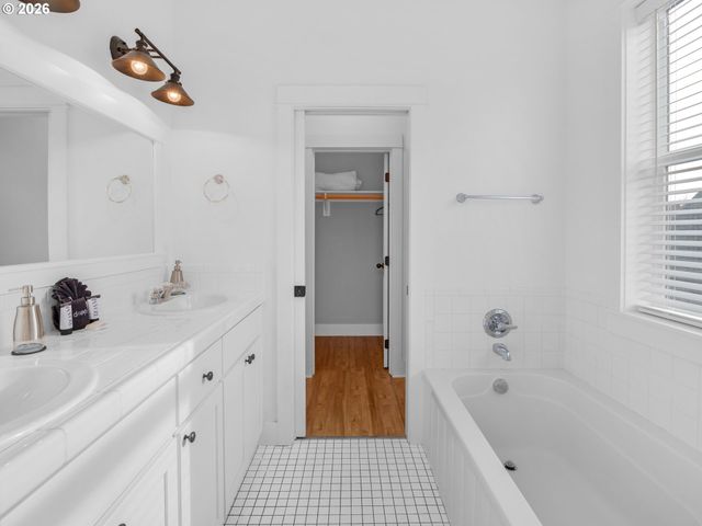 2746 Sw BARNACLE Ave, Lincoln City, OR 97367