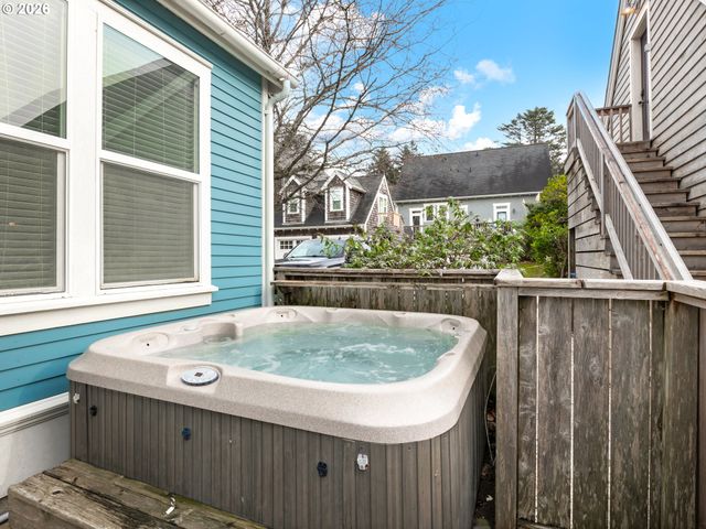 2746 Sw BARNACLE Ave, Lincoln City, OR 97367