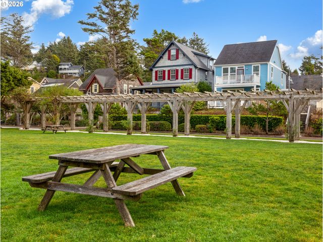 2746 Sw BARNACLE Ave, Lincoln City, OR 97367