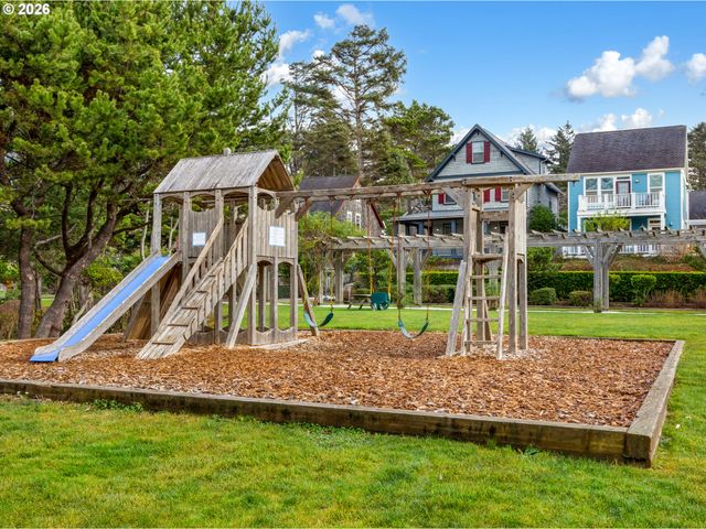 2746 Sw BARNACLE Ave, Lincoln City, OR 97367