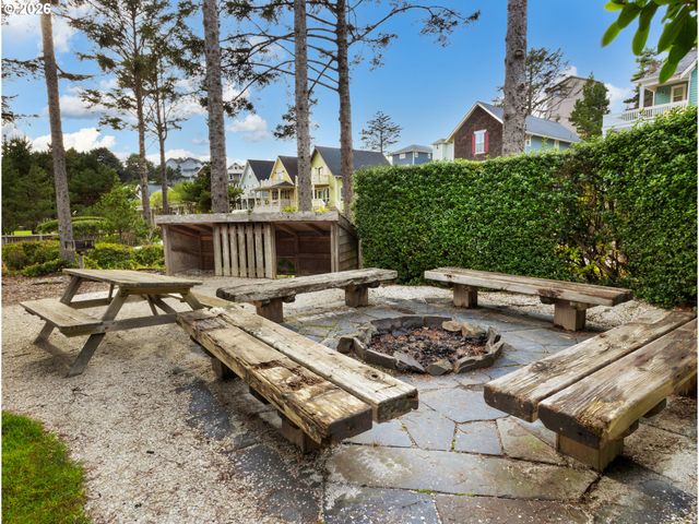 2746 Sw BARNACLE Ave, Lincoln City, OR 97367