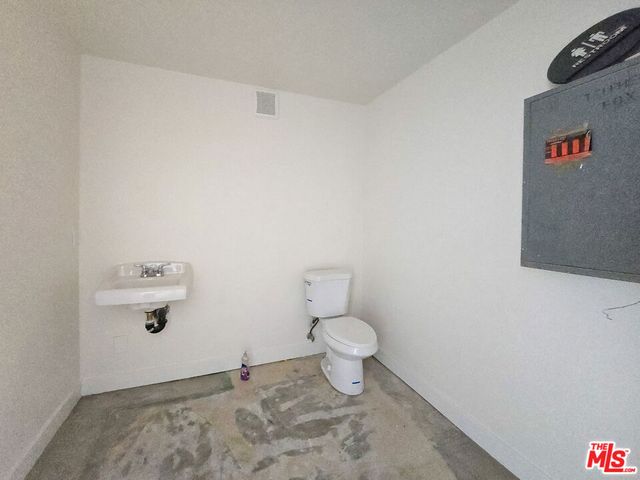 676 W Slauson Avenue, Los Angeles, CA 90044