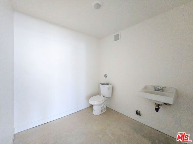 676 W Slauson Avenue, Los Angeles, CA 90044