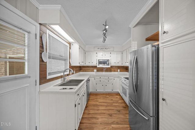 2323 Pineview Drive, Burlington, NC 27215