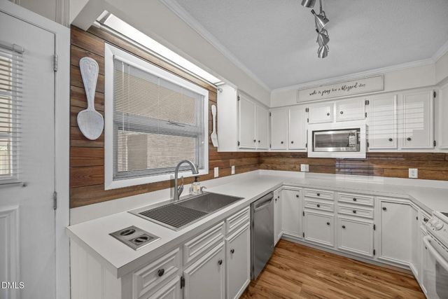 2323 Pineview Drive, Burlington, NC 27215