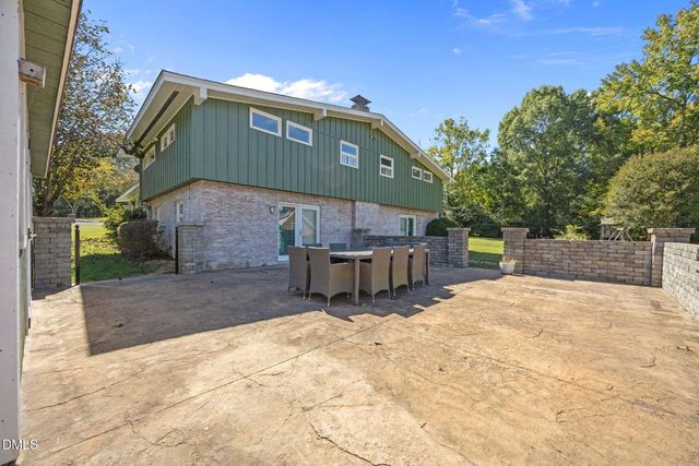 2323 Pineview Drive, Burlington, NC 27215