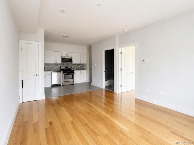4218 bell Boulevard 3A, Bayside, NY 11361