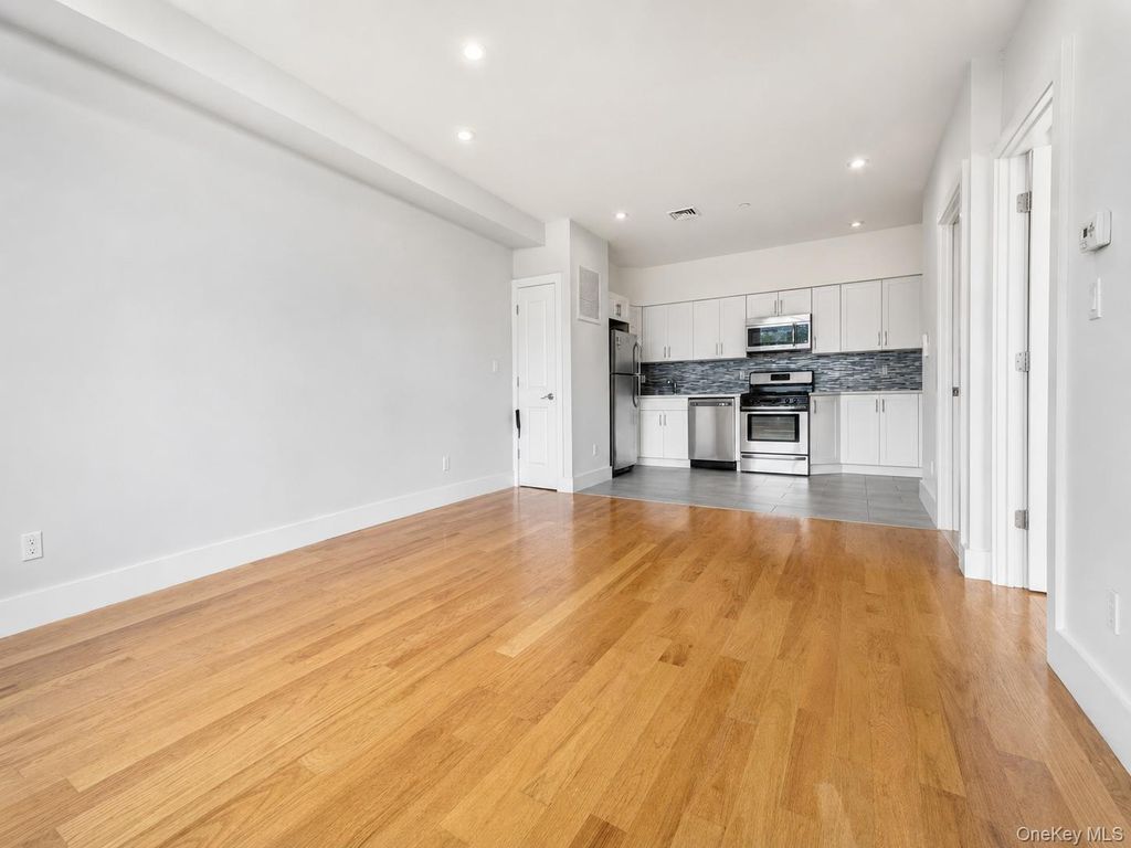 4218 bell Boulevard 3A, Bayside, NY 11361
