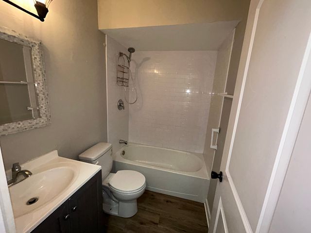 743 E Fullerton Avenue 105, Glendale Heights, IL 60139