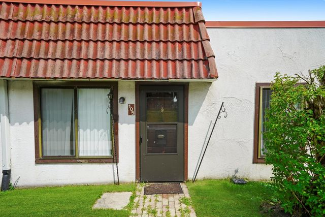 743 E Fullerton Avenue 105, Glendale Heights, IL 60139