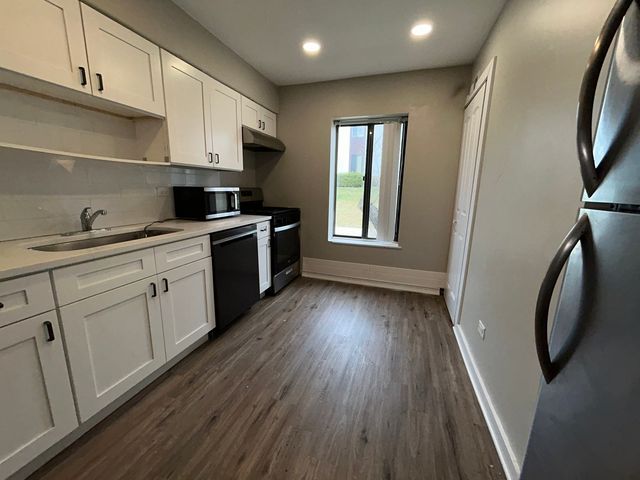 743 E Fullerton Avenue 105, Glendale Heights, IL 60139