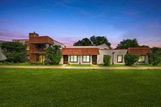 743 E Fullerton Avenue 105, Glendale Heights, IL 60139