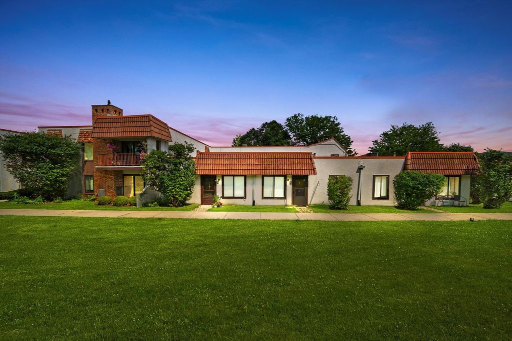 743 E Fullerton Avenue 105, Glendale Heights, IL 60139