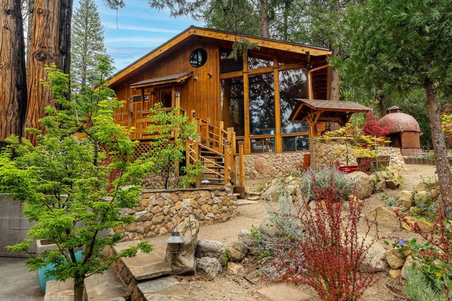 25106 Rim Rock Road, Idyllwild, CA 92549