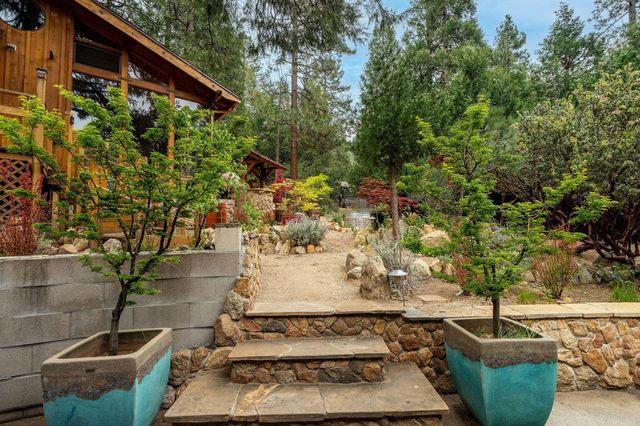 25106 Rim Rock Road, Idyllwild, CA 92549