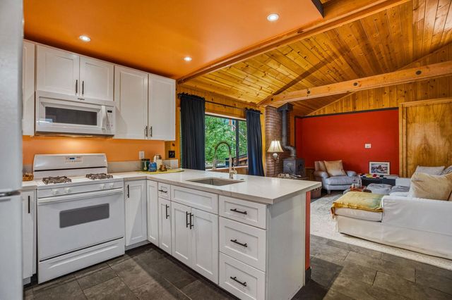 25106 Rim Rock Road, Idyllwild, CA 92549