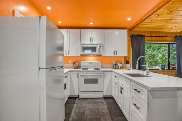 25106 Rim Rock Road, Idyllwild, CA 92549