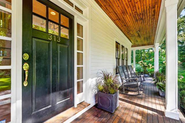313 Garfield Rd, Concord, MA 01742