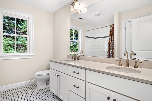313 Garfield Rd, Concord, MA 01742