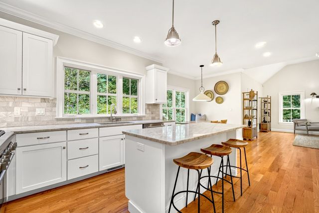 313 Garfield Rd, Concord, MA 01742
