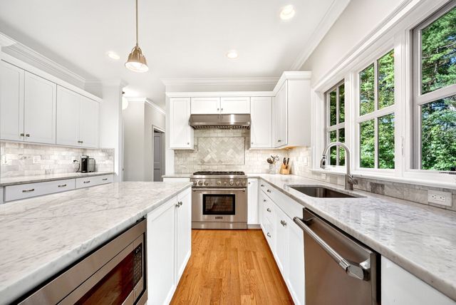 313 Garfield Rd, Concord, MA 01742