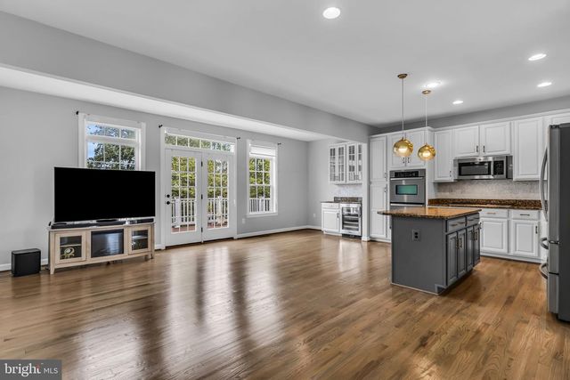 25241 BEACH PL, Chantilly, VA 20152