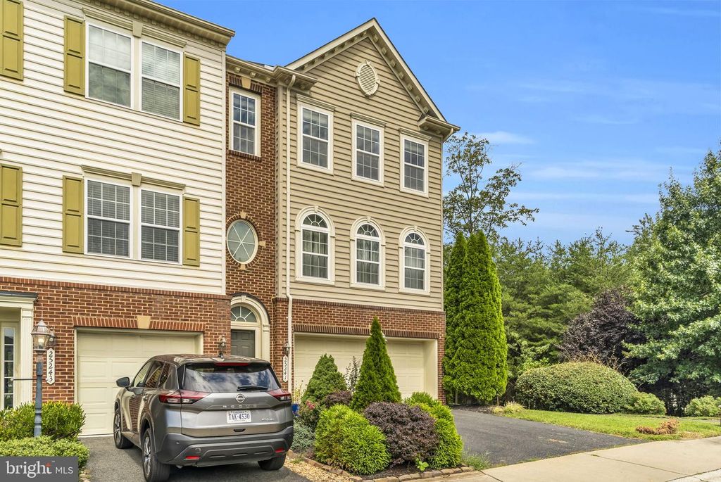 25241 BEACH PL, Chantilly, VA 20152