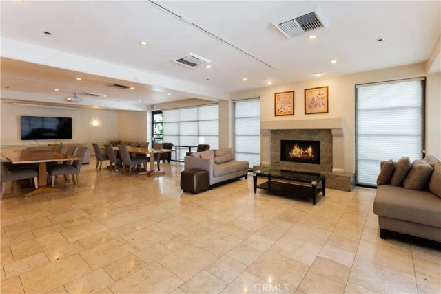 600 W 9th 811, Los Angeles, CA 90015