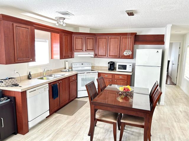 613 Jasmine Lane, Deerfield Beach, FL 33442