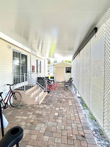 613 Jasmine Lane, Deerfield Beach, FL 33442