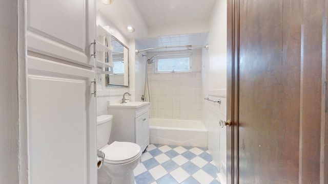 28 Hibbard 1, Newton, MA 02458