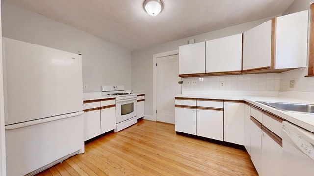 28 Hibbard 1, Newton, MA 02458