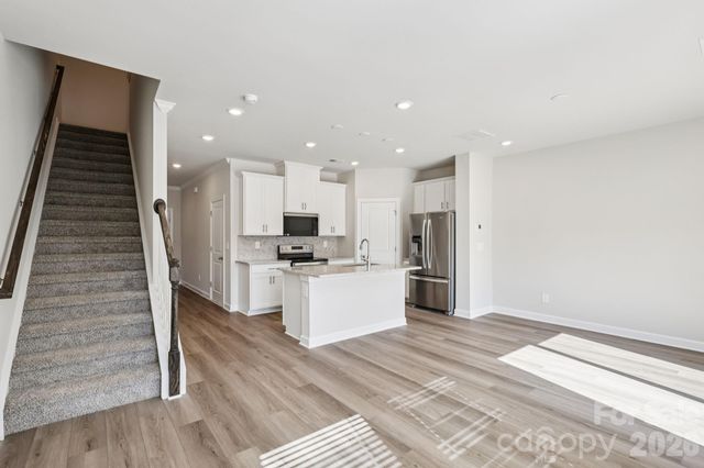 9008 Foggy Brook Loop, Charlotte, NC 28216