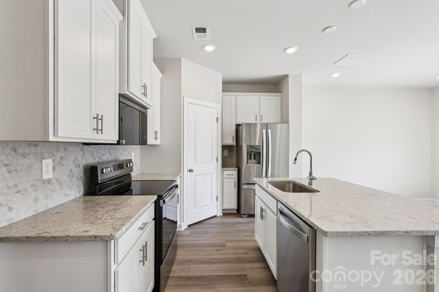 9008 Foggy Brook Loop, Charlotte, NC 28216