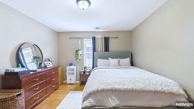 16 High Street, Elizabeth, NJ 07202