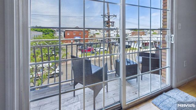 16 High Street, Elizabeth, NJ 07202