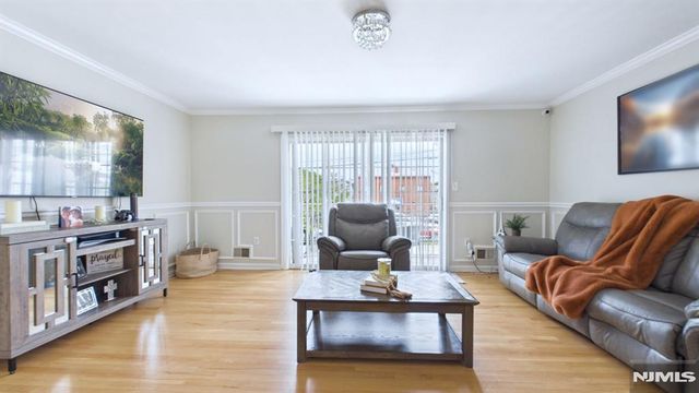 16 High Street, Elizabeth, NJ 07202
