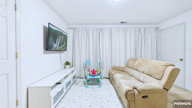 16 High Street, Elizabeth, NJ 07202