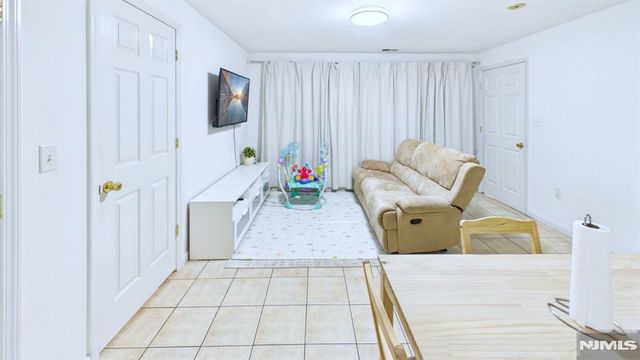 16 High Street, Elizabeth, NJ 07202