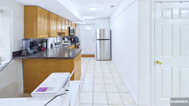 16 High Street, Elizabeth, NJ 07202
