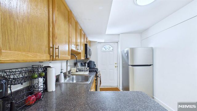 16 High Street, Elizabeth, NJ 07202