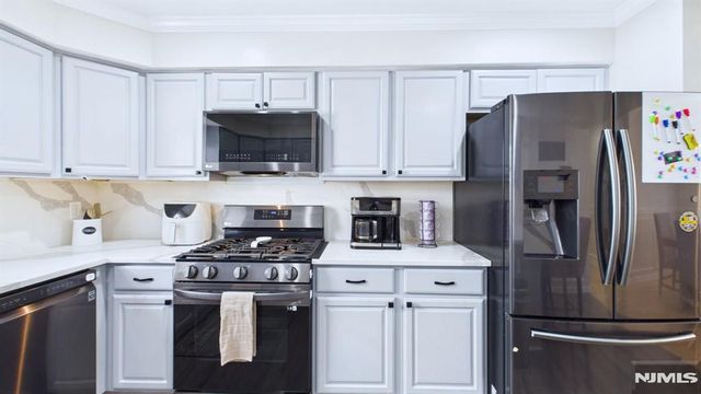 16 High Street, Elizabeth, NJ 07202