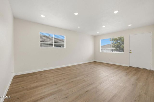 1127 Acadia Place, Ventura, CA 93003