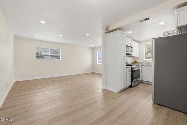 1127 Acadia Place, Ventura, CA 93003