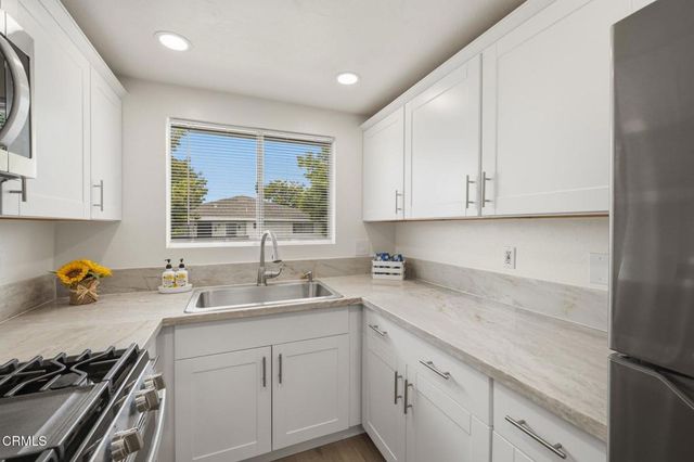 1127 Acadia Place, Ventura, CA 93003